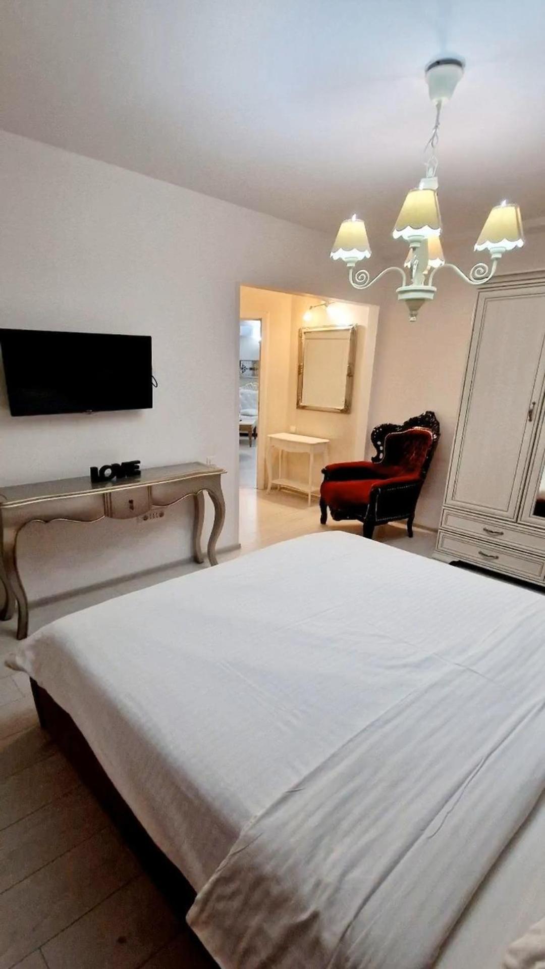 Hotel Jolie Apartments Galati  Bagian luar foto